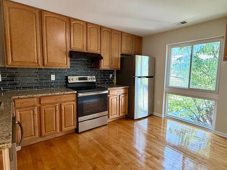 9506 Miranda Ct — Photo 2