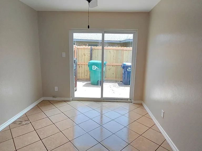 3900 Camelot St #B — Photo 13