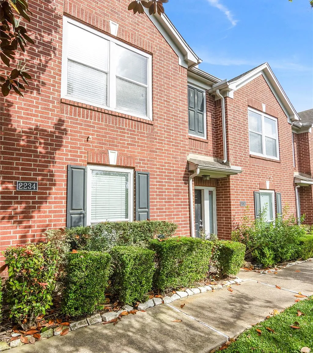 2 bed, 2.0 bath, 1656 sqft, $1,950 — Photo 2