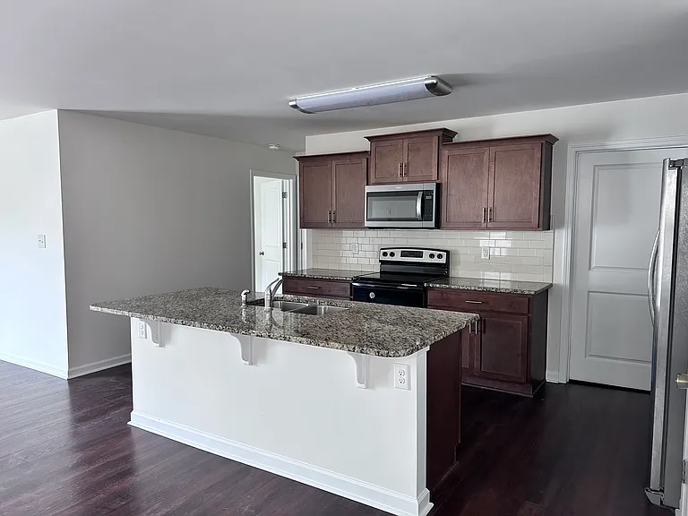 653 Nannyberry Ln — Photo 4