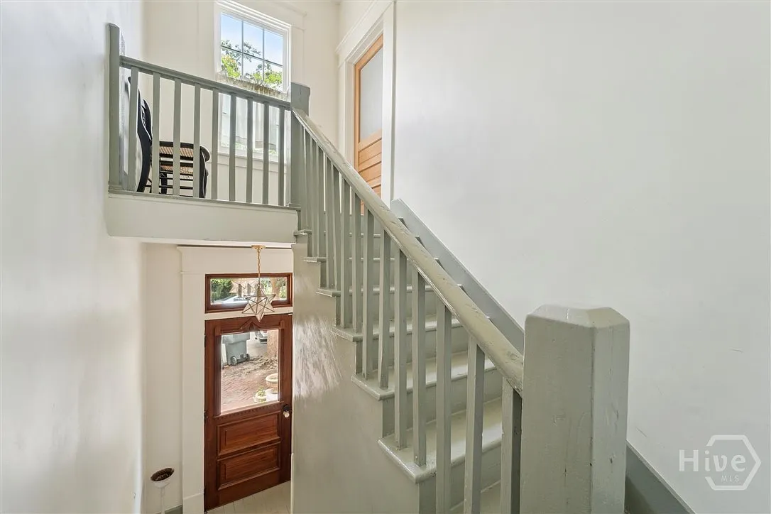3 bed, 1.0 bath, 1400 sqft, $3,200 — Photo 4
