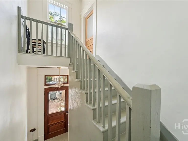 211 W 40th St #B — Photo 4