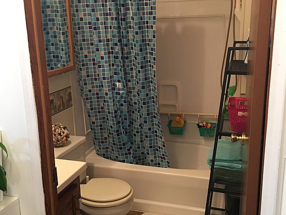 (Guest) Bathroom