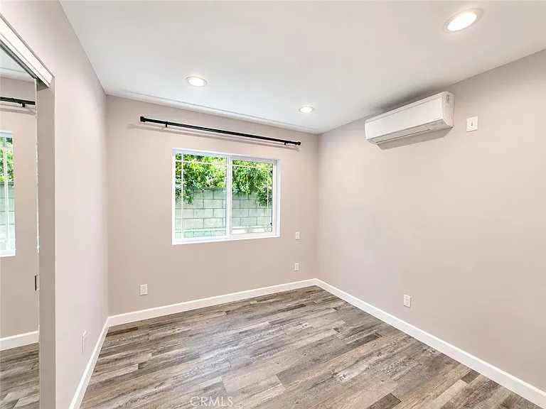 7645 Amestoy Ave — Photo 5