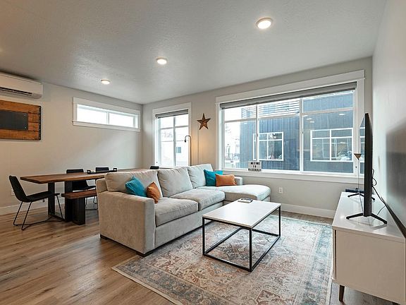 4th image of 544 W Bickford St #A