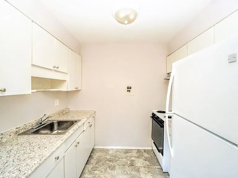 146 Woodhill Dr #6 — Photo 8