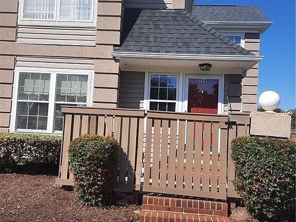 2nd image of 904 Queens Way