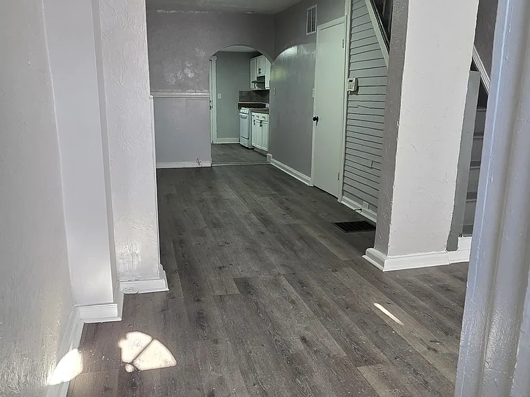 102 S Janney St — Photo 2