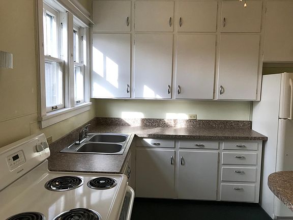2nd image of 933 W 1st St Floor 1
