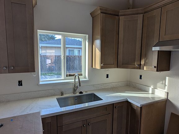 5th image of 1047 Brommer St #B