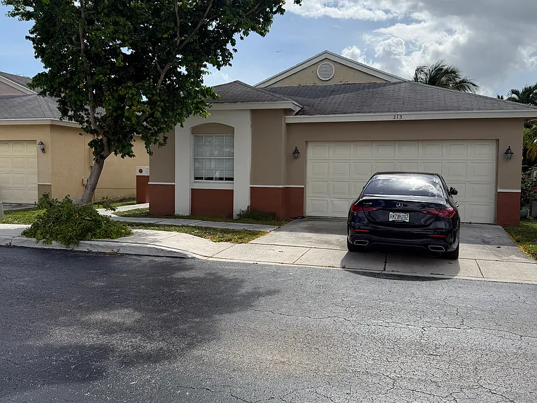 213 N Ketch Dr — Photo 2