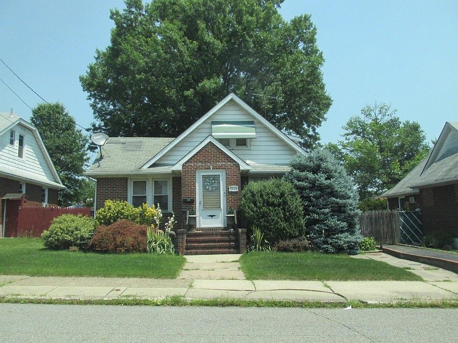 1st image of 13-33 Burbank St #1X