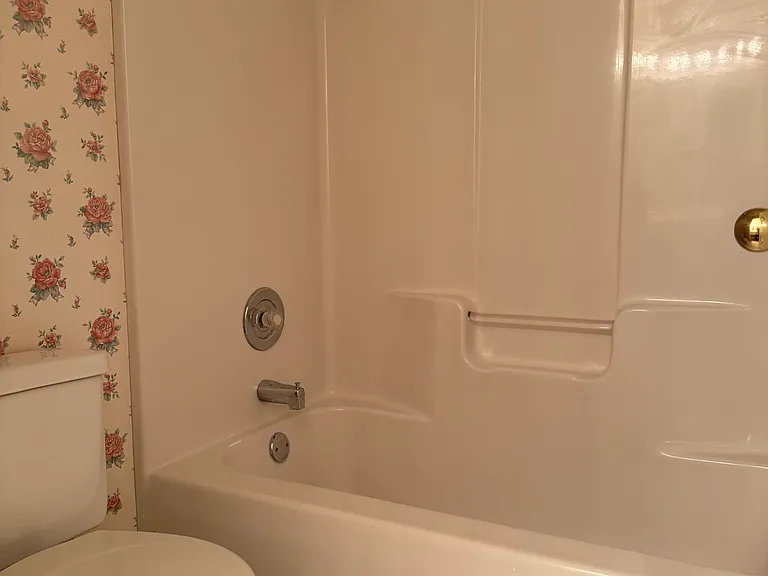 Upstairs full bathroom