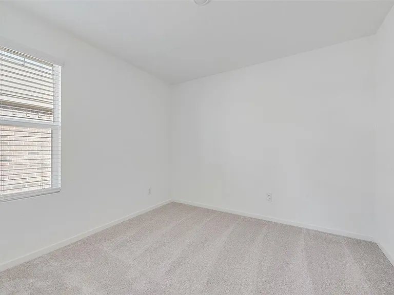 2037 Derby Ln — Photo 20