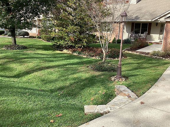 2nd image of 121 Hamlet Dr