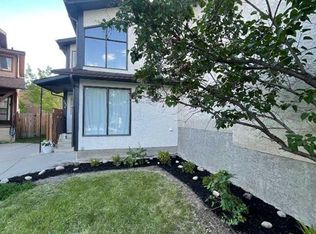 212 E Cedarbrook Bay SW, Calgary, AB T2W4R4