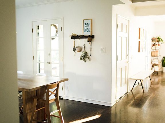 KITCHEN TO FAMILY ROOM