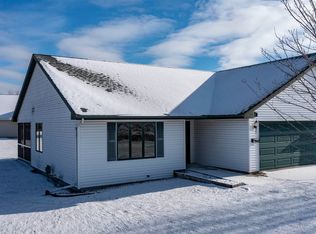 976 Mead Dr, Waupaca, WI 54981