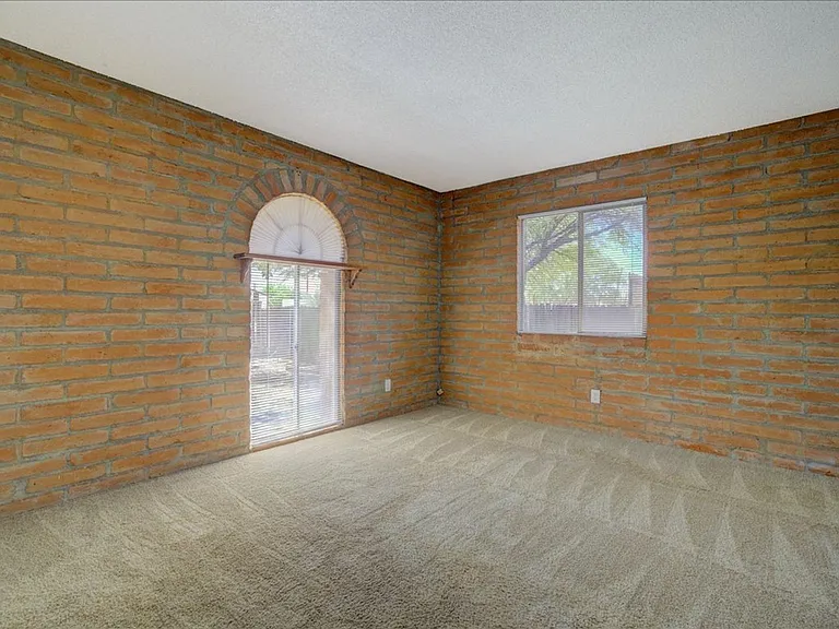 3425 E Fairmount St — Photo 20