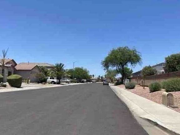 Exterior Neighborhood (street photo)