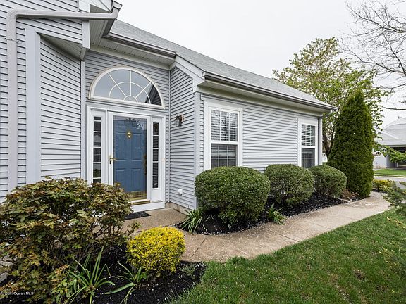 5th image of 24 Stafford Dr