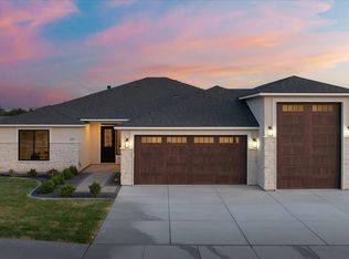 671 Cortona Way, Richland, WA 99352