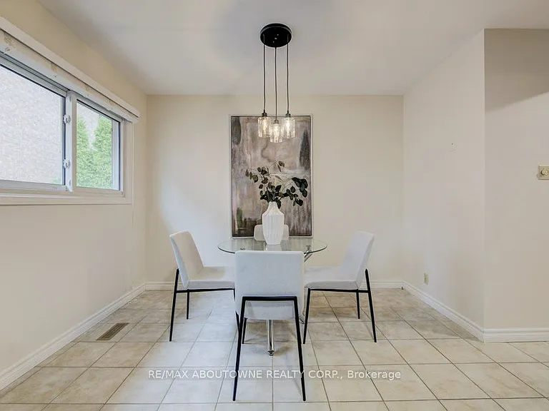 440 Parkridge Cres — Photo 6