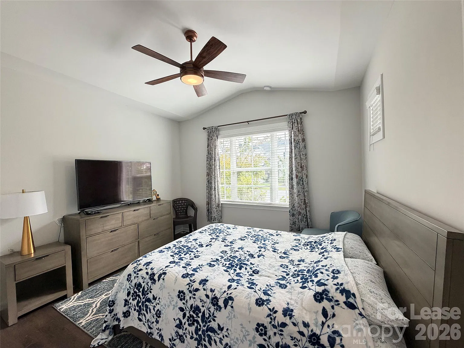 5 bed, 3.0 bath, 2594 sqft, $2,850 — Photo 3