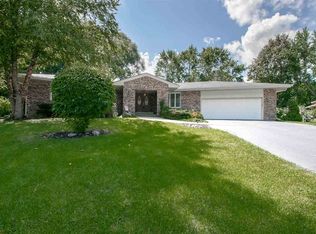 2800 Woodhill Dr, Rockford, IL 61114