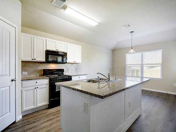 5th image of 608 Silver Wing Dr