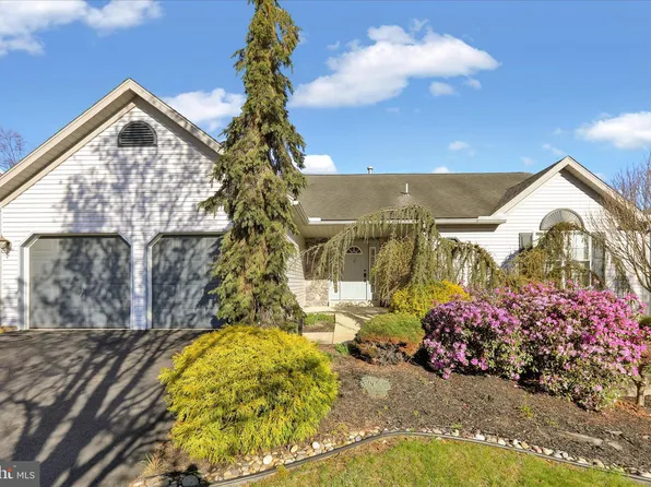 18 Bowes Ln, Reading, PA 19606