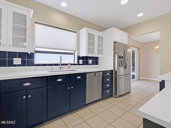4th image of 64229 E Orangewood Ln