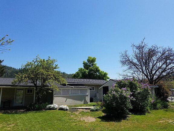 3rd image of 120 Chaparral Dr