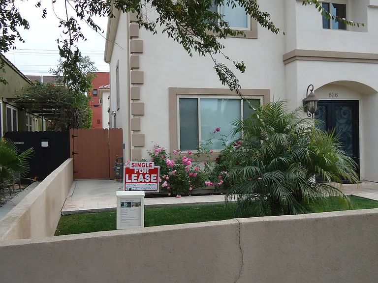826 N Citrus Ave — Photo 2