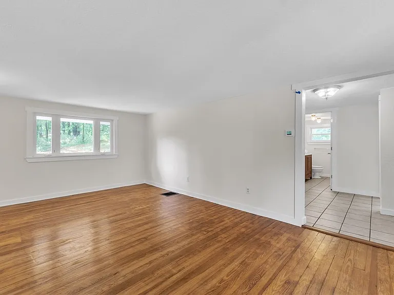 116 Purvis Ln — Photo 8
