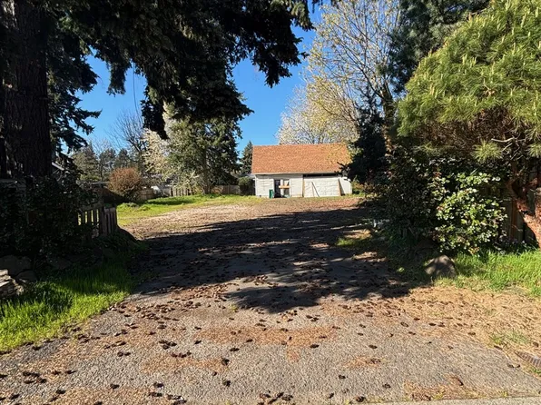 8615 SE Roots Rd, Clackamas, OR 97015