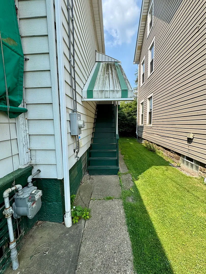 227 5th Avenue (Full Service Plan) — Photo 3