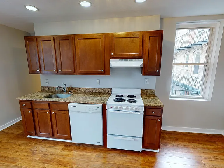 224 Hanover St #15 — Photo 2