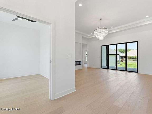 5th image of 1545 Lincoln Hill Way