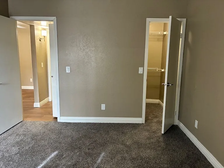 Mandalay Bay Apartments — Photo 55