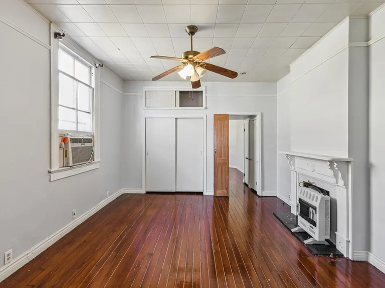 1013 Independence St — Photo 4