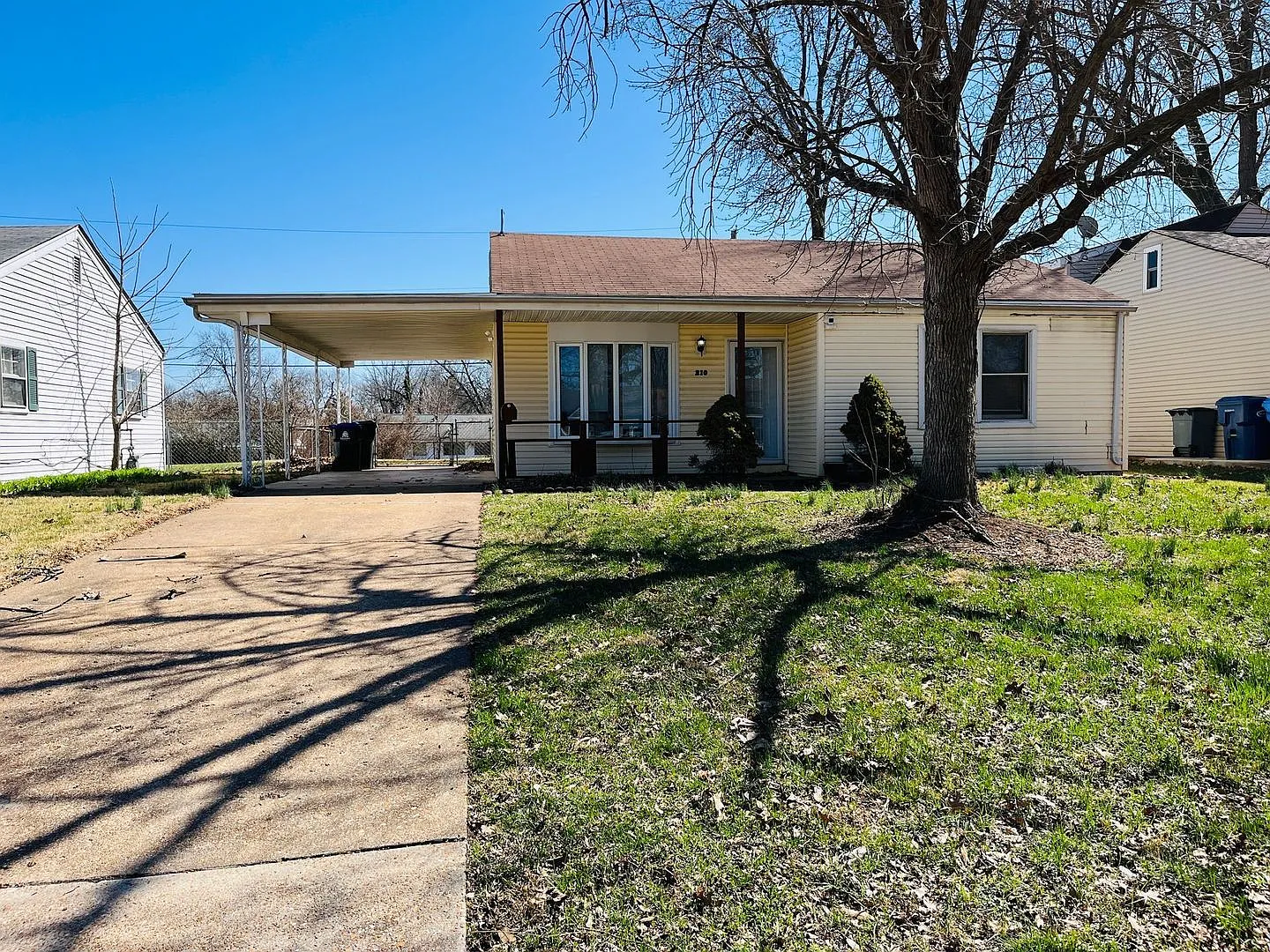 210 Brackleigh Ln photo 1