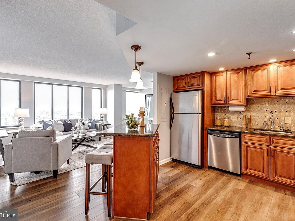 2nd image of 2001 Hamilton St Penthouse P305