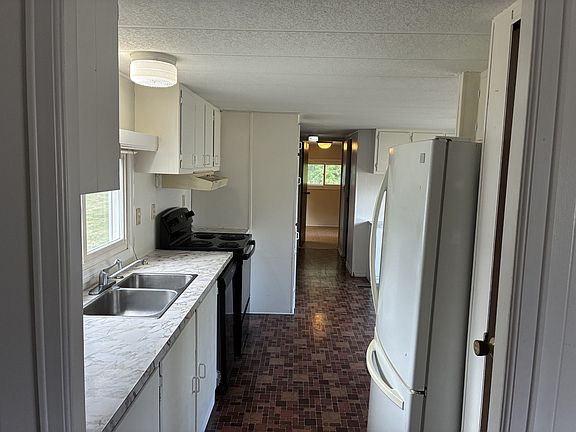 4th image of 18 E St #172