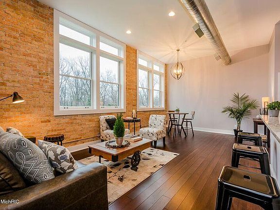 3rd image of 2214 S. State St. #203