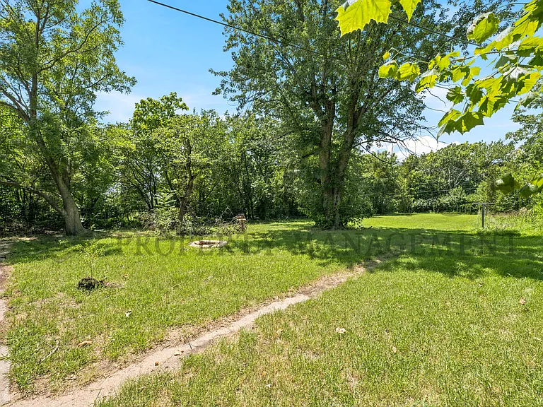 2917 S Walnut St — Photo 12