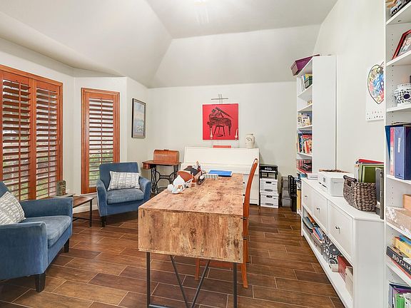 3rd image of 12204 Waterton Parke Cir