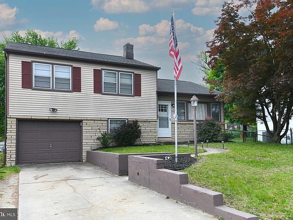 3rd image of 348 Carnegie Ave