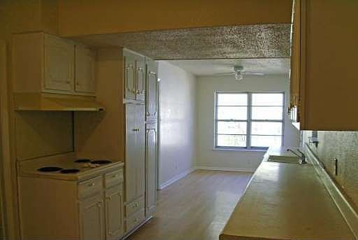 1st image of 207 E Amber St