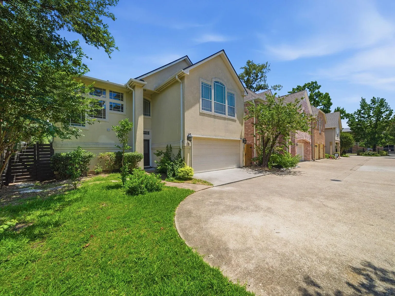 3 bed, 2.5 bath, 2649 sqft, $3,500 — Photo 3